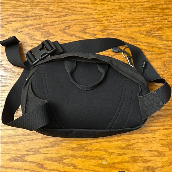 The North Face Black Belt Bag with Adjustable Strap - Picture 2 of 4